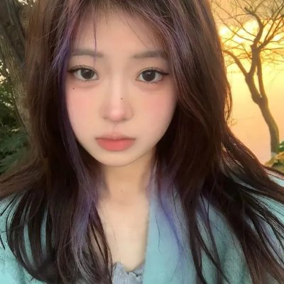 绿衣女子